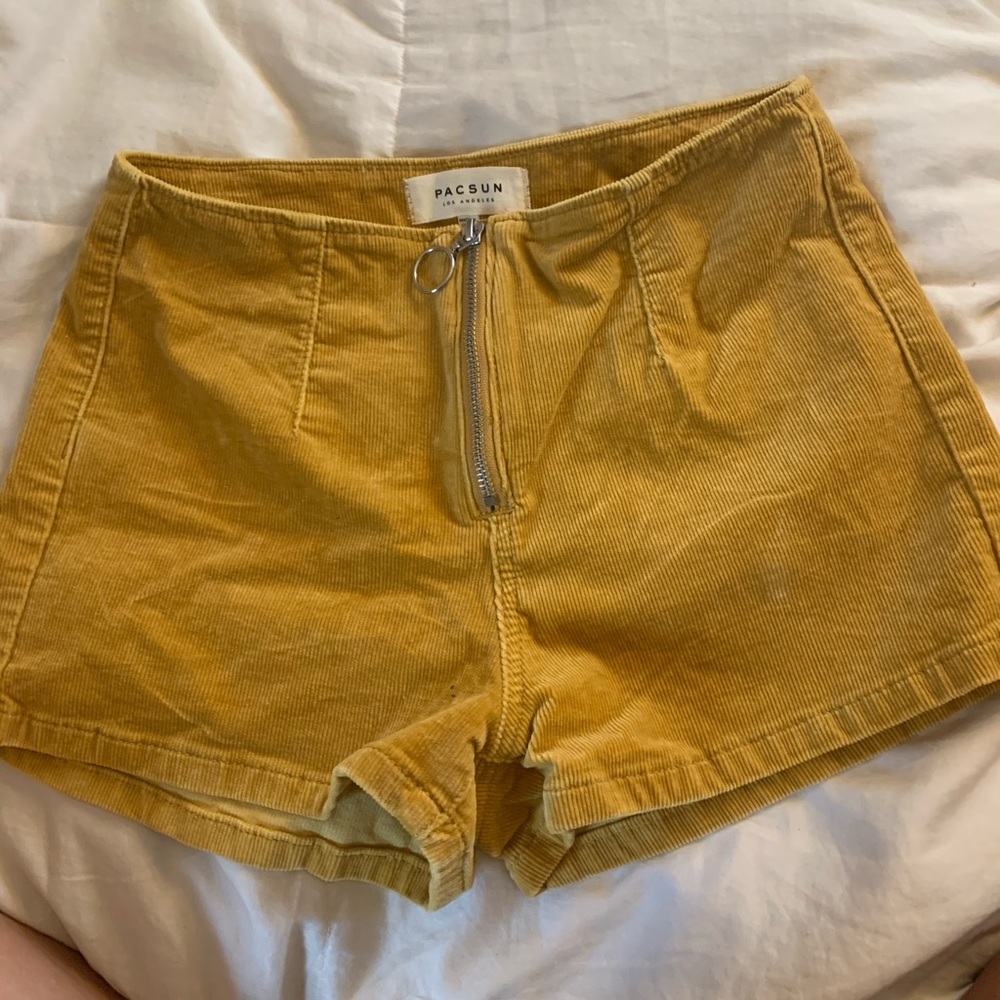 Pacsun High-wasted corduroy shorts